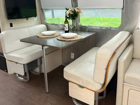 2017 Airstream International Serenity 30RBQ — photo 5