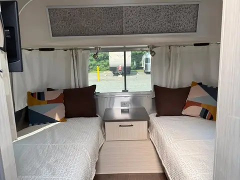 2020 Airstream International 27FB Twin; twin — photo 4