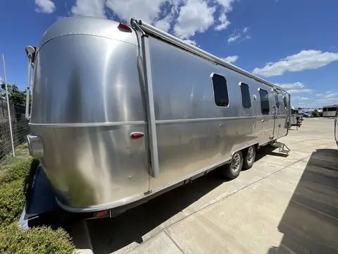 2019 Airstream Classic 33RBQ — photo 2