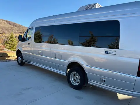 2025 Airstream Tommy Bahama Interstate — photo 4