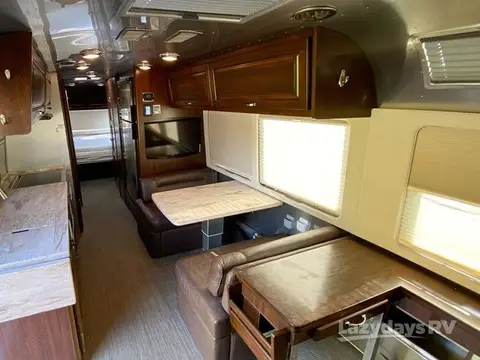 2017 Airstream Classic 30RB — photo 4
