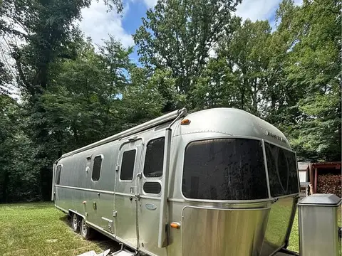 2015 Airstream Classic — photo 1