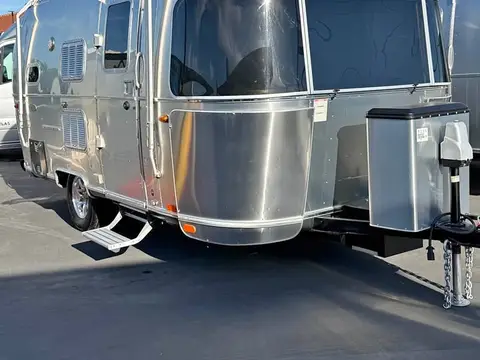 2017 Airstream Flying Cloud — photo 1