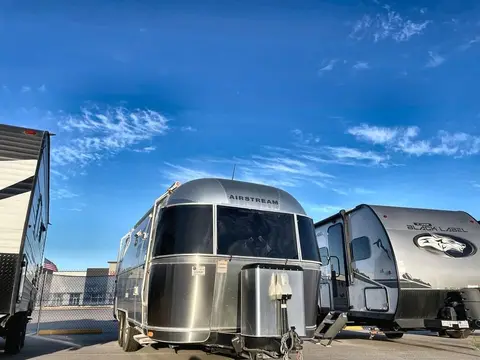 2019 Airstream Flying Cloud 23CB — photo 2