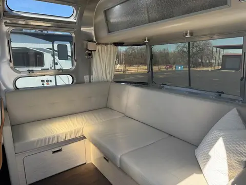 2016 Airstream International Signature 30RB — photo 5