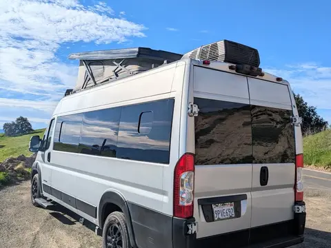 2024 Airstream Rangeline — photo 3