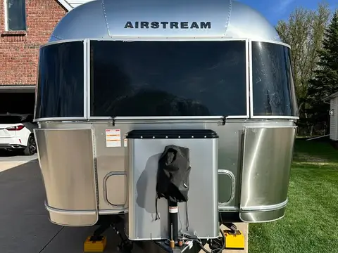 2022 Airstream Flying Cloud 25 ft 11 in — photo 2