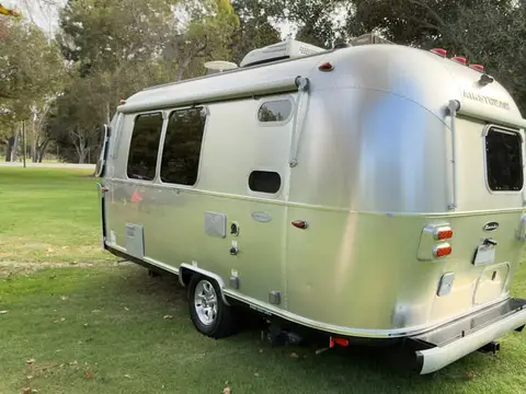 2018 Airstream Flying Cloud 20FB — photo 3