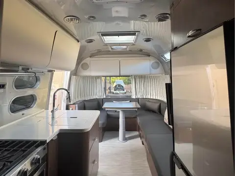 2024 Airstream Globetrotter — photo 2
