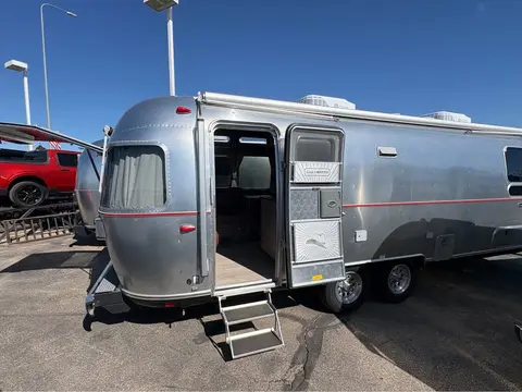 2027 Airstream Stetson + 6666 Special Edition 27 ft — photo 4