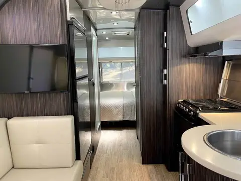 2014 Airstream International Signature 25 ft — photo 5