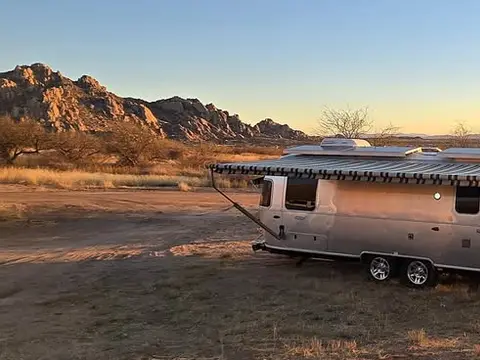 2018 Airstream Classic — photo 5