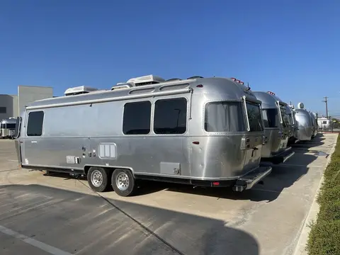 2019 Airstream International — photo 4
