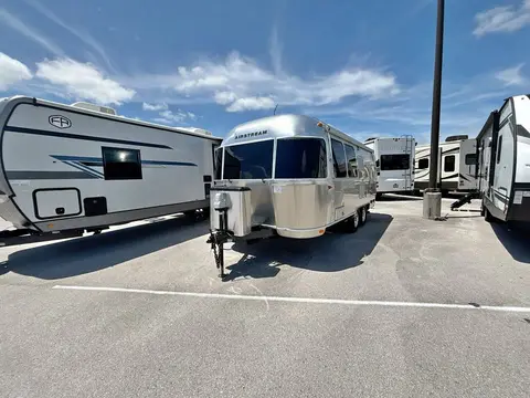 2018 Airstream Flying Cloud 23CB — photo 1