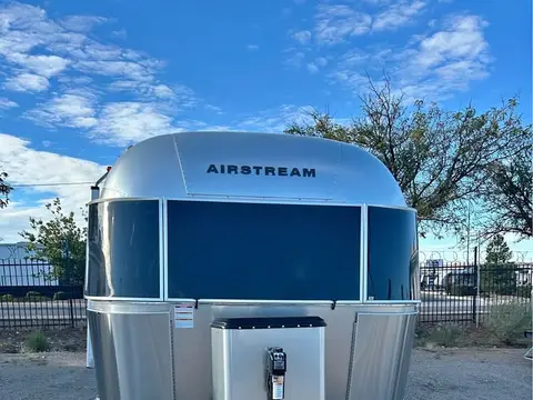2026 Airstream International 30RBT — photo 2