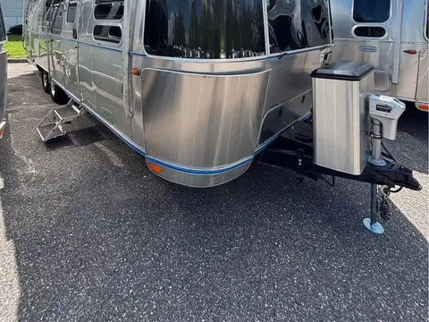 2018 Airstream Flying Cloud 30FB — photo 2