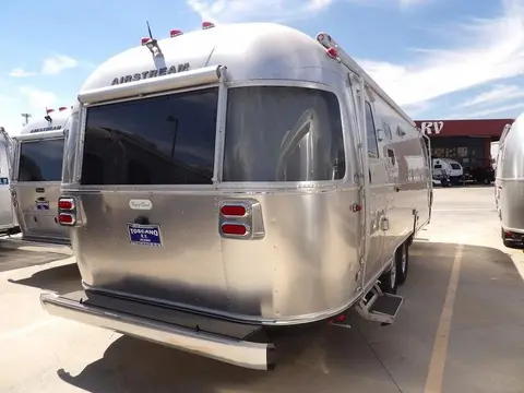 2025 Airstream Flying Cloud 27FB — photo 5