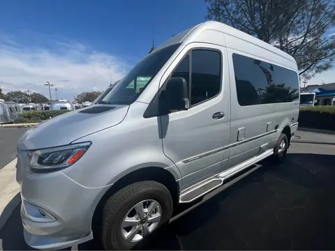 2023 Airstream Interstate 19 4x4 — photo 2