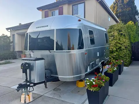 2022 Airstream Bambi 19 ft — photo 1