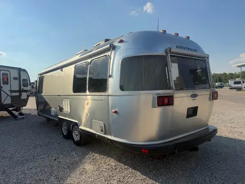 2011 Airstream Classic 27FB — photo 3