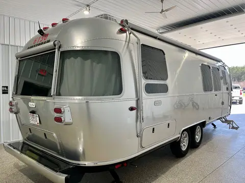 2025 Airstream Flying Cloud 28' Twin 28 ft — photo 5