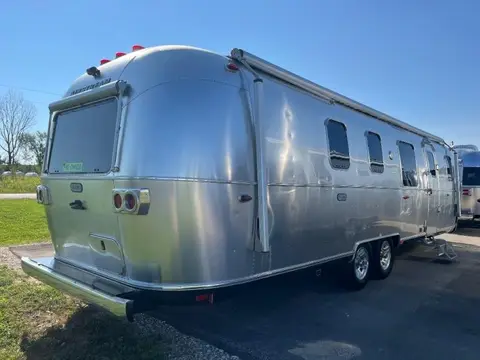 2021 Airstream Classic 33FB — photo 5