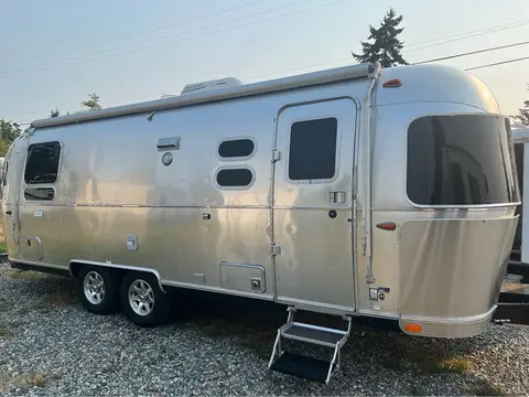 2021 Airstream Flying Cloud Twin — photo 2