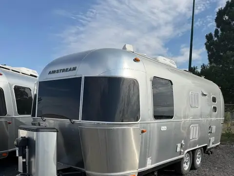 2021 Airstream Flying Cloud 23FB Queen — photo 1