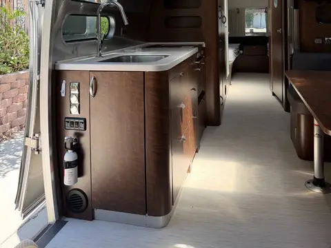 2021 Airstream Globetrotter 30 ft — photo 2