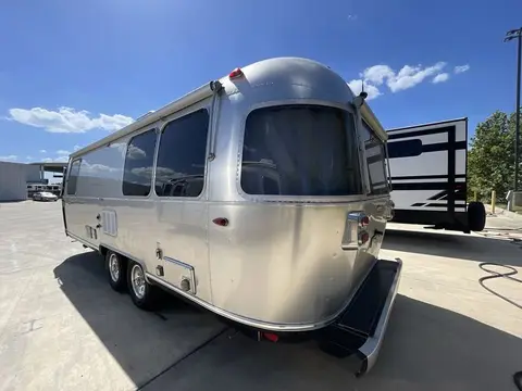 2018 Airstream International — photo 2