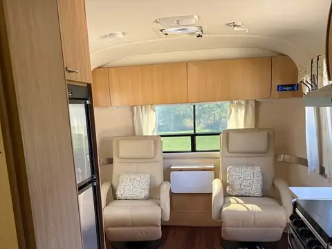 2005 Airstream Safari 25’ rear twin 25 ft — photo 4