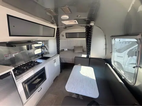 2022 Airstream Caravel — photo 5
