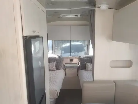 2025 Airstream Flying Cloud 23FB — photo 3