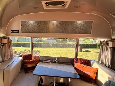 2011 Airstream International Serenity 27FB — photo 3