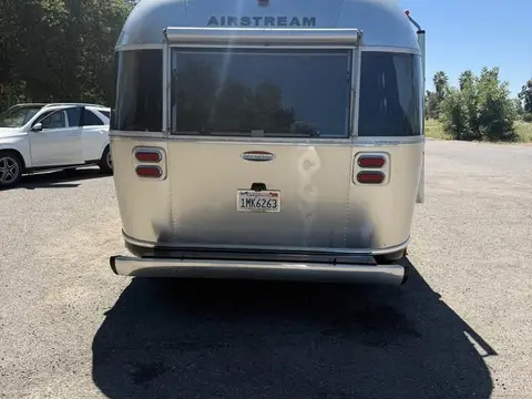 2018 Airstream International Serenity 27 ft — photo 3