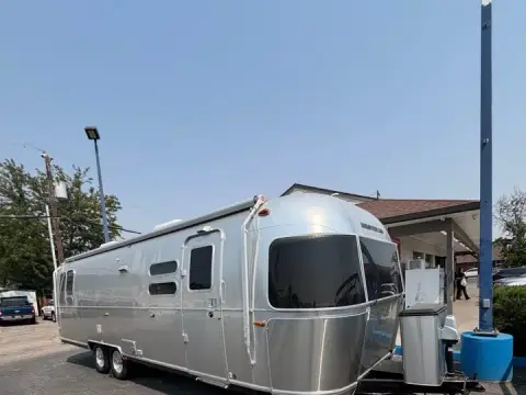 2018 Airstream International RB 30 ft — photo 1