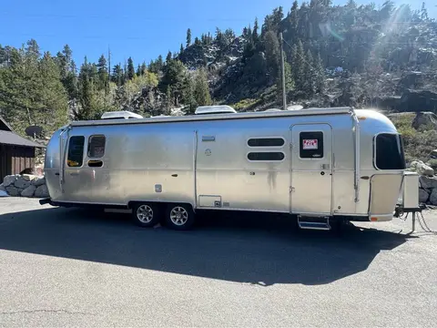 2018 Airstream Flying Cloud 30 ft — photo 2