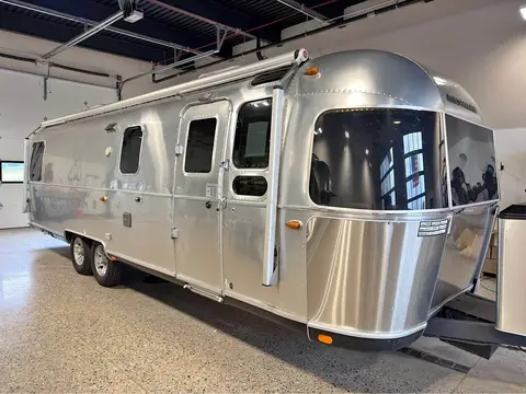 2018 Airstream Classic — photo 1