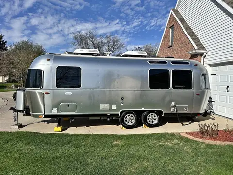 2022 Airstream Flying Cloud 25 ft 11 in — photo 1