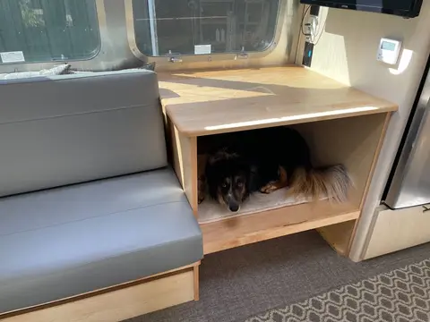 2024 Airstream Flying Cloud 25' RB Twin 25 ft — photo 4