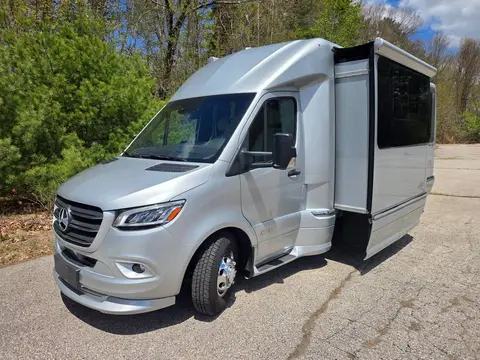 2024 Airstream Atlas — photo 2