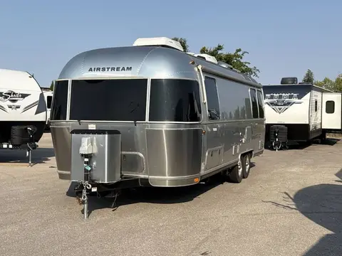 2020 Airstream International Serenity 27FB Twin — photo 3