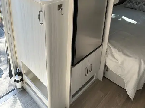 2021 Airstream Bambi 19CB — photo 5