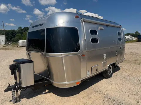 2021 Airstream Caravel 19CB — photo 2