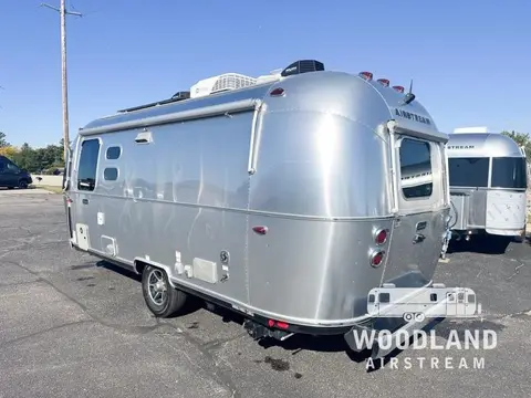 2025 Airstream Caravel 22FB — photo 3