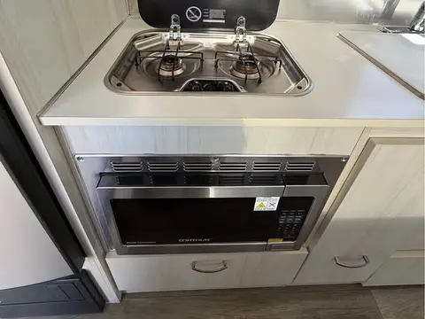 2018 Airstream Sport 22FB — photo 5