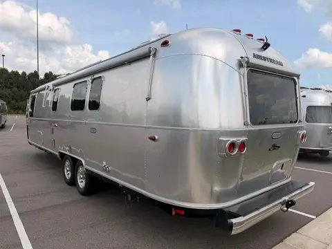 2020 Airstream Classic 33FBQ — photo 4