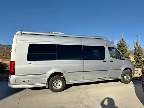 2025 Airstream Tommy Bahama Interstate — photo 1