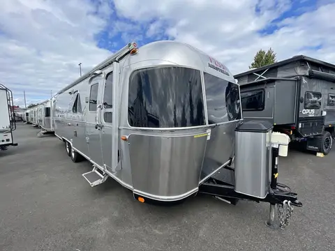2017 Airstream Classic 30 — photo 1