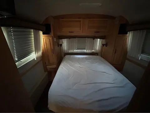 2009 Airstream Classic 34 ft — photo 5